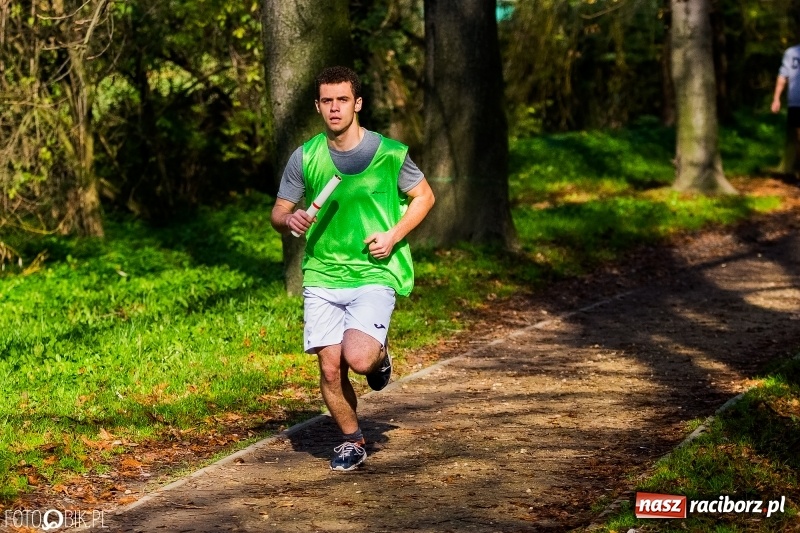 Zdjęcie w galerii na portalu naszraciborz.pl: Finały sztafetowych biegów przełajowych w parku Zamkowym  wiadomości z regionu