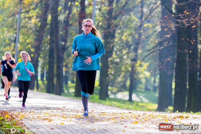 Zdjęcie w galerii na portalu naszraciborz.pl: Finały sztafetowych biegów przełajowych w parku Zamkowym  wiadomości z regionu