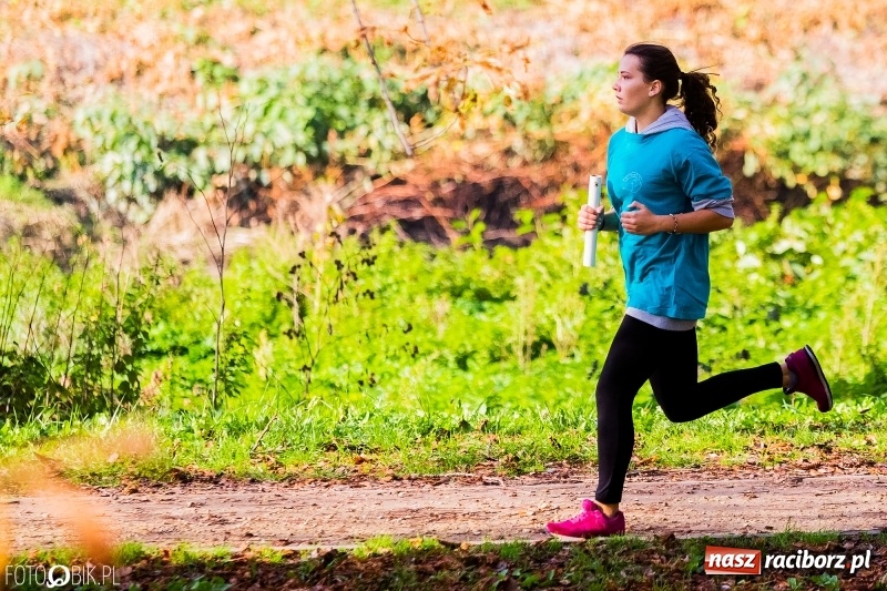 Zdjęcie w galerii na portalu naszraciborz.pl: Finały sztafetowych biegów przełajowych w parku Zamkowym  wiadomości z regionu