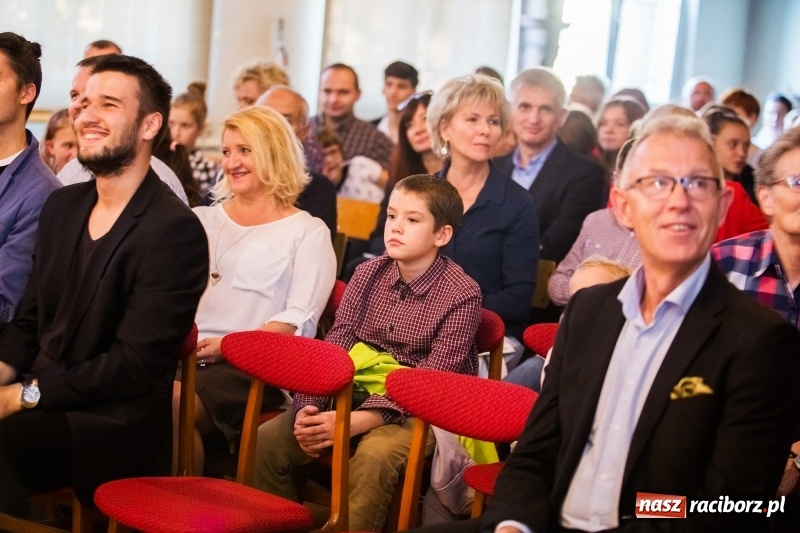 Zdjęcie w galerii na portalu naszraciborz.pl: Kolejny sukces Judyty Pisarczyk. Razem z zespołem zaśpiewa w finale Jazz Juniors International Exchange 2017 wiadomości z regionu