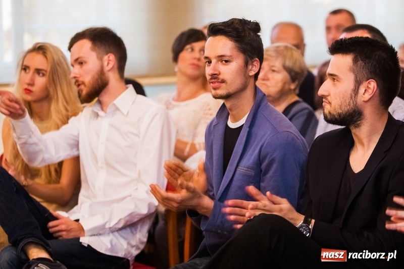 Zdjęcie w galerii na portalu naszraciborz.pl: Kolejny sukces Judyty Pisarczyk. Razem z zespołem zaśpiewa w finale Jazz Juniors International Exchange 2017 wiadomości z regionu