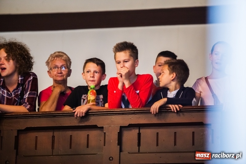 Zdjęcie w galerii na portalu naszraciborz.pl: Kolejny sukces Judyty Pisarczyk. Razem z zespołem zaśpiewa w finale Jazz Juniors International Exchange 2017 wiadomości z regionu