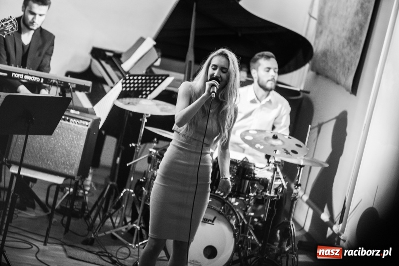 Zdjęcie w galerii na portalu naszraciborz.pl: Kolejny sukces Judyty Pisarczyk. Razem z zespołem zaśpiewa w finale Jazz Juniors International Exchange 2017 wiadomości z regionu