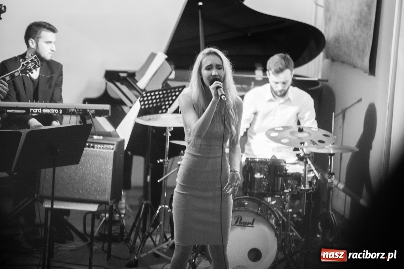 Zdjęcie w galerii na portalu naszraciborz.pl: Kolejny sukces Judyty Pisarczyk. Razem z zespołem zaśpiewa w finale Jazz Juniors International Exchange 2017 wiadomości z regionu