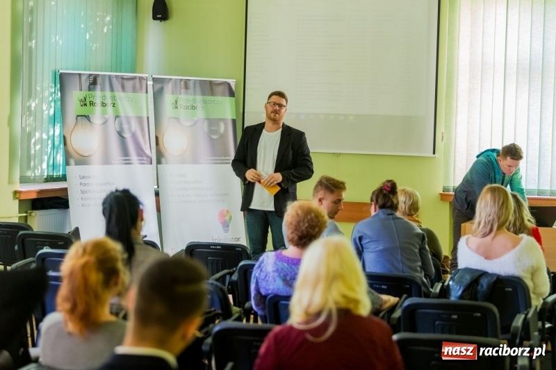 Zdjęcie w galerii na portalu naszraciborz.pl: Szkolenie z Cezarym Stacewiczem i Jakubem Nagórskim w ramach Inkubatora AIP wiadomości z regionu