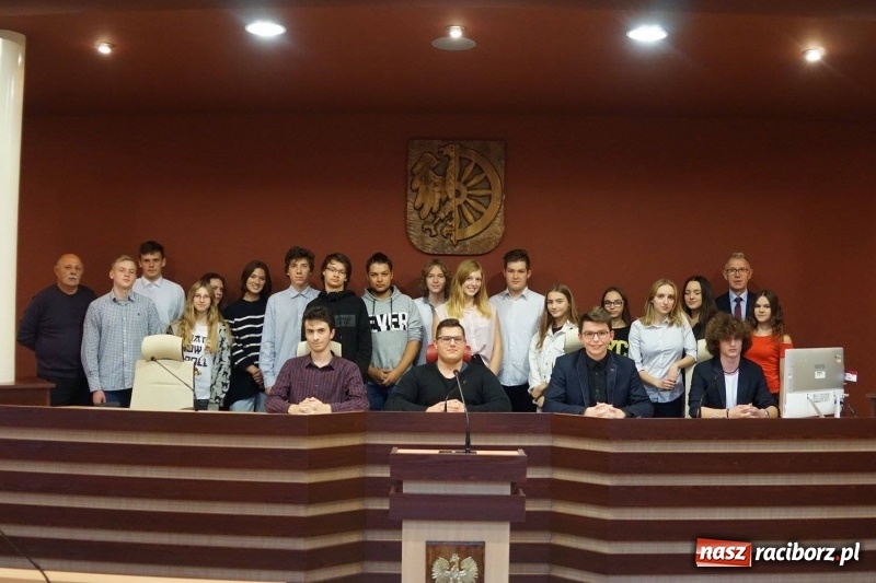 Zdjęcie w galerii na portalu naszraciborz.pl: Racibórz ma nową Młodzieżową Radę Miasta  wiadomości z regionu
