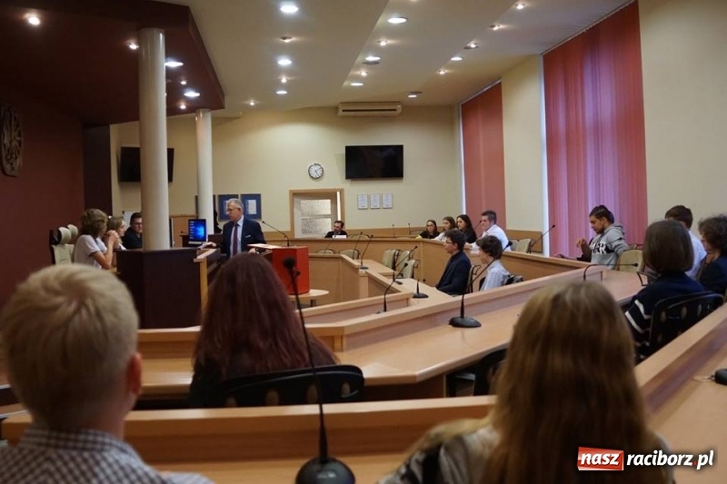 Zdjęcie w galerii na portalu naszraciborz.pl: Racibórz ma nową Młodzieżową Radę Miasta  wiadomości z regionu