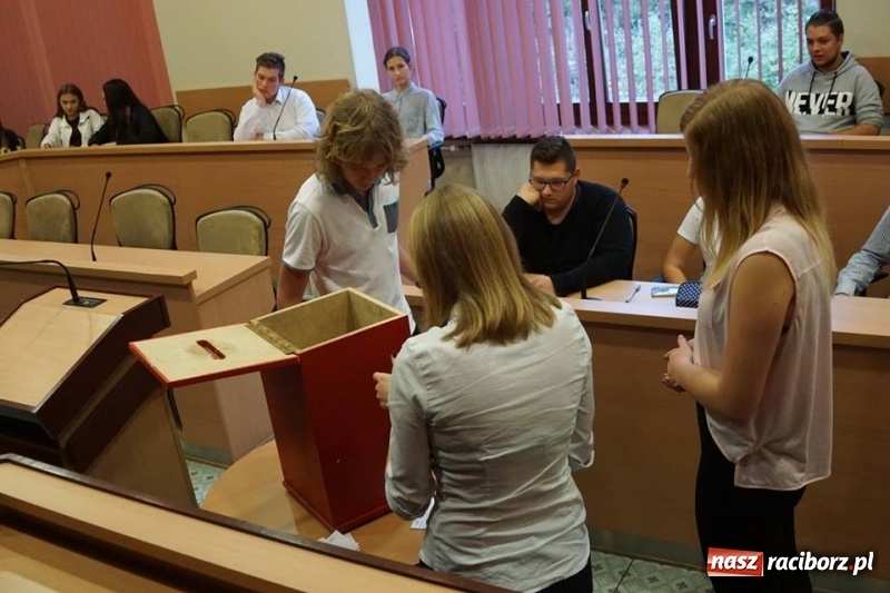 Zdjęcie w galerii na portalu naszraciborz.pl: Racibórz ma nową Młodzieżową Radę Miasta  wiadomości z regionu