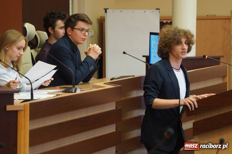 Zdjęcie w galerii na portalu naszraciborz.pl: Racibórz ma nową Młodzieżową Radę Miasta  wiadomości z regionu