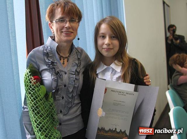 Zdjęcie w galerii na portalu naszraciborz.pl: Najlepsi uczniowie dostali stypendium wiadomości z regionu