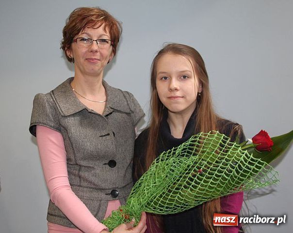 Zdjęcie w galerii na portalu naszraciborz.pl: Najlepsi uczniowie dostali stypendium wiadomości z regionu