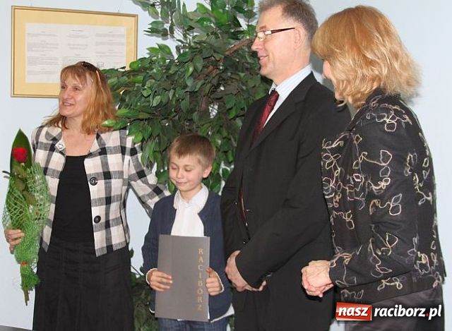 Zdjęcie w galerii na portalu naszraciborz.pl: Najlepsi uczniowie dostali stypendium wiadomości z regionu