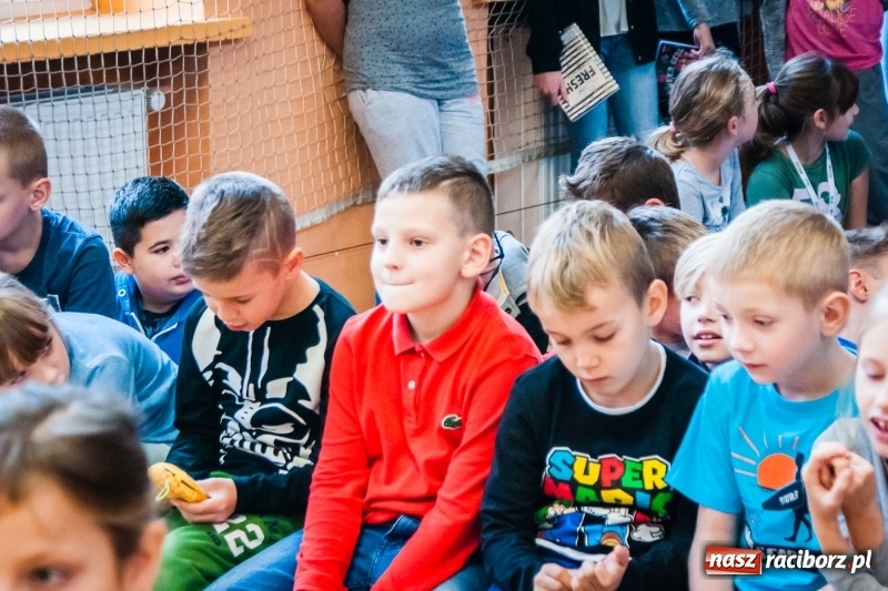 Zdjęcie w galerii na portalu naszraciborz.pl: Uczniowie SP 13 zostali pasowani na Świetlika wiadomości z regionu