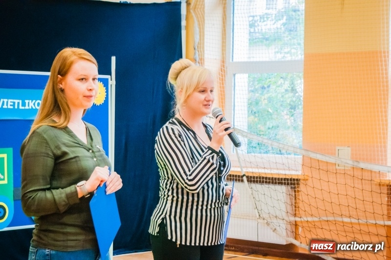 Zdjęcie w galerii na portalu naszraciborz.pl: Uczniowie SP 13 zostali pasowani na Świetlika wiadomości z regionu