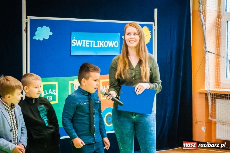 Zdjęcie w galerii na portalu naszraciborz.pl: Uczniowie SP 13 zostali pasowani na Świetlika wiadomości z regionu