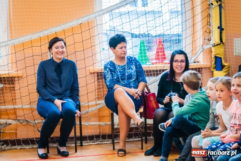 Zdjęcie w galerii na portalu naszraciborz.pl: Uczniowie SP 13 zostali pasowani na Świetlika wiadomości z regionu