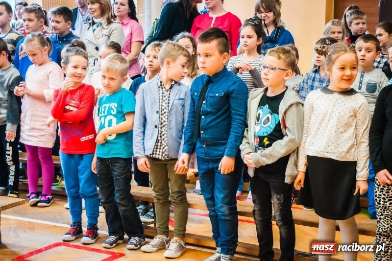 Zdjęcie w galerii na portalu naszraciborz.pl: Uczniowie SP 13 zostali pasowani na Świetlika wiadomości z regionu