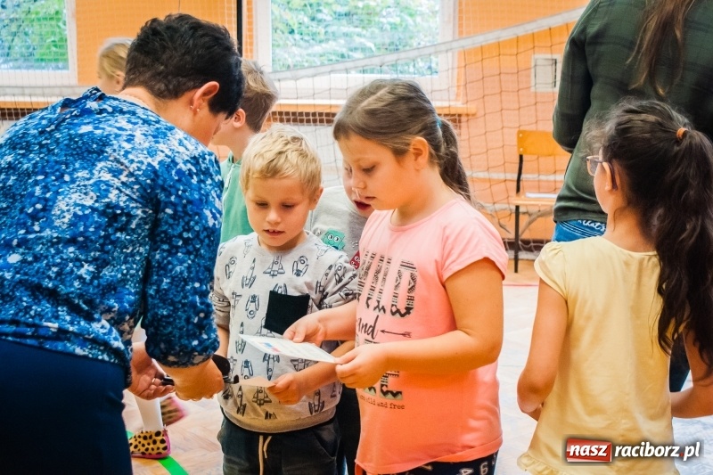 Zdjęcie w galerii na portalu naszraciborz.pl: Uczniowie SP 13 zostali pasowani na Świetlika wiadomości z regionu