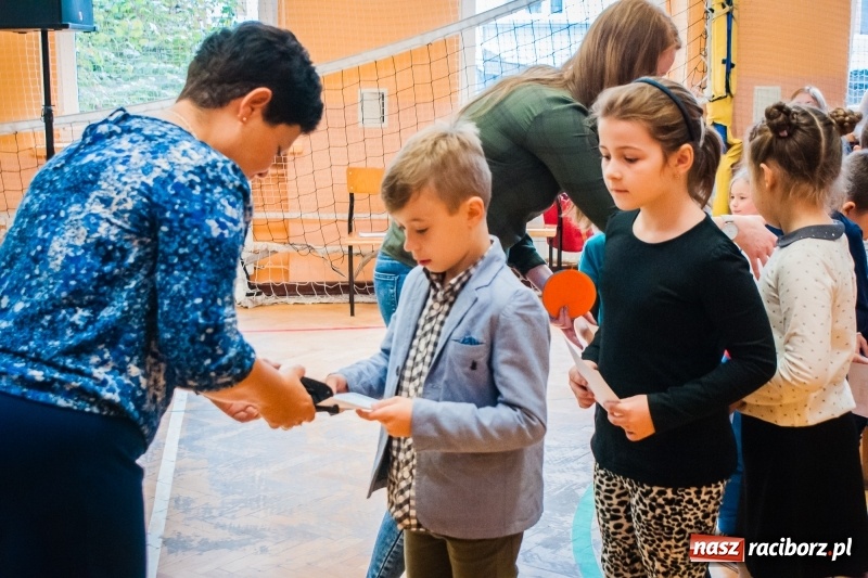 Zdjęcie w galerii na portalu naszraciborz.pl: Uczniowie SP 13 zostali pasowani na Świetlika wiadomości z regionu