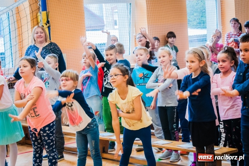 Zdjęcie w galerii na portalu naszraciborz.pl: Uczniowie SP 13 zostali pasowani na Świetlika wiadomości z regionu