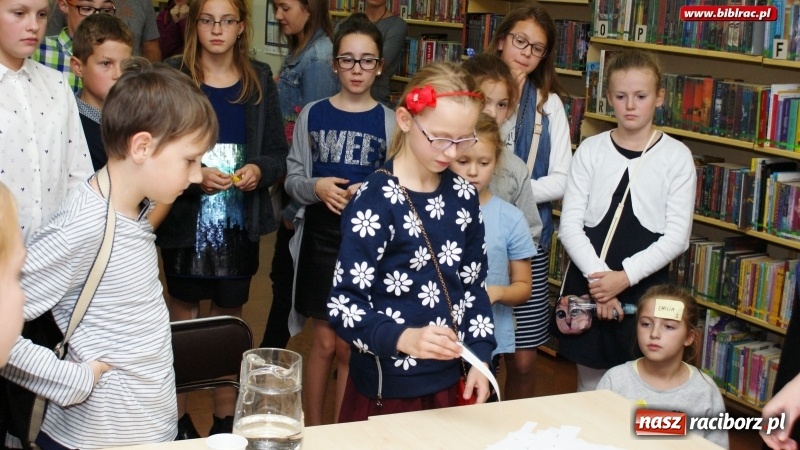 Zdjęcie w galerii na portalu naszraciborz.pl: Magiczne drzewo – konkurs wiedzy w raciborskiej bibliotece wiadomości z regionu
