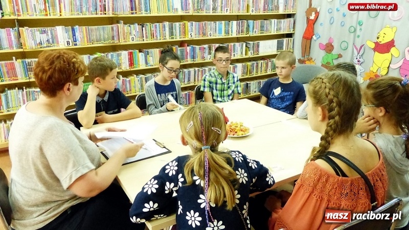 Zdjęcie w galerii na portalu naszraciborz.pl: Magiczne drzewo – konkurs wiedzy w raciborskiej bibliotece wiadomości z regionu