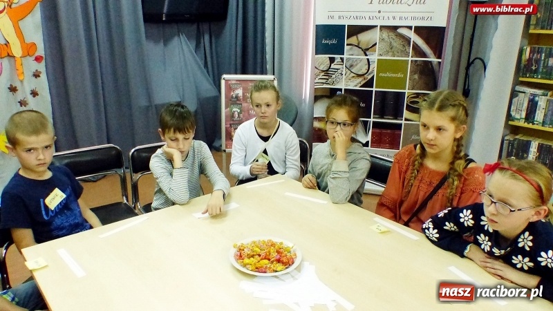 Zdjęcie w galerii na portalu naszraciborz.pl: Magiczne drzewo – konkurs wiedzy w raciborskiej bibliotece wiadomości z regionu