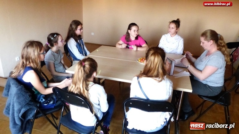 Zdjęcie w galerii na portalu naszraciborz.pl: Magiczne drzewo – konkurs wiedzy w raciborskiej bibliotece wiadomości z regionu