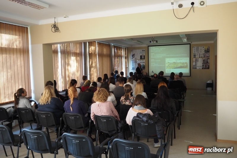 Zdjęcie w galerii na portalu naszraciborz.pl: Warsztaty architektoniczne w PWSZ w Raciborzu wiadomości z regionu