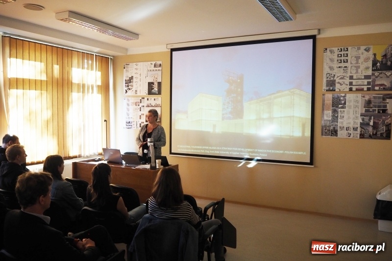 Zdjęcie w galerii na portalu naszraciborz.pl: Warsztaty architektoniczne w PWSZ w Raciborzu wiadomości z regionu