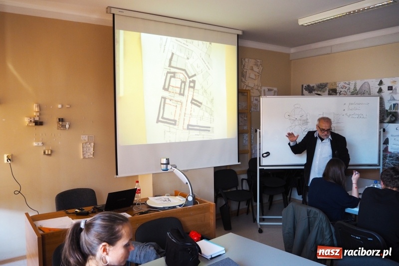 Zdjęcie w galerii na portalu naszraciborz.pl: Warsztaty architektoniczne w PWSZ w Raciborzu wiadomości z regionu