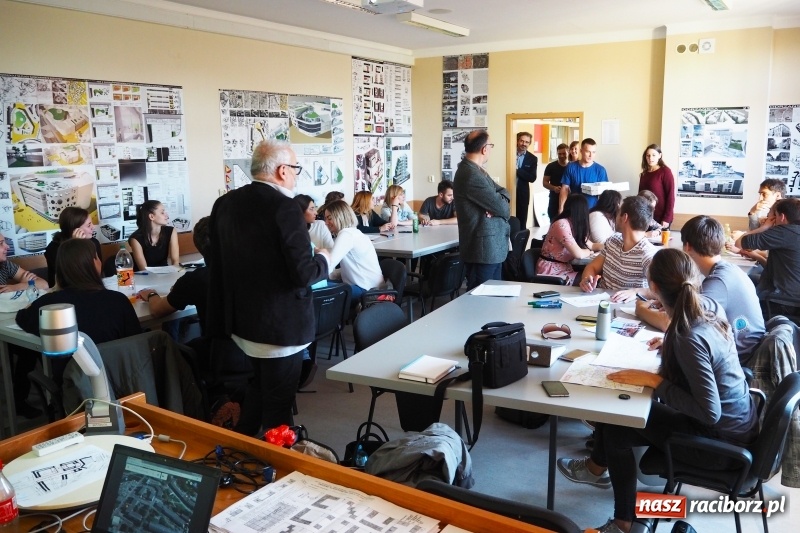 Zdjęcie w galerii na portalu naszraciborz.pl: Warsztaty architektoniczne w PWSZ w Raciborzu wiadomości z regionu