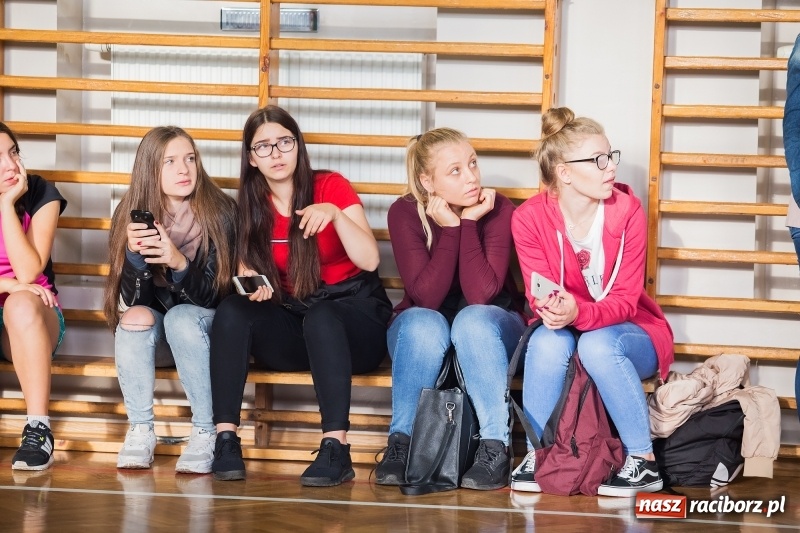 Zdjęcie w galerii na portalu naszraciborz.pl: Turniej dwójek siatkarskich dziewcząt w CKZiU numer 1 wiadomości z regionu