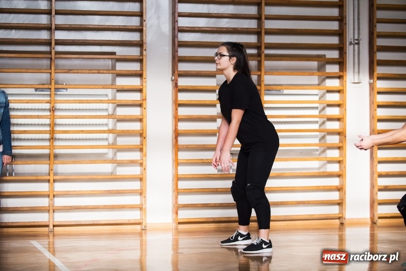 Zdjęcie w galerii na portalu naszraciborz.pl: Turniej dwójek siatkarskich dziewcząt w CKZiU numer 1 wiadomości z regionu