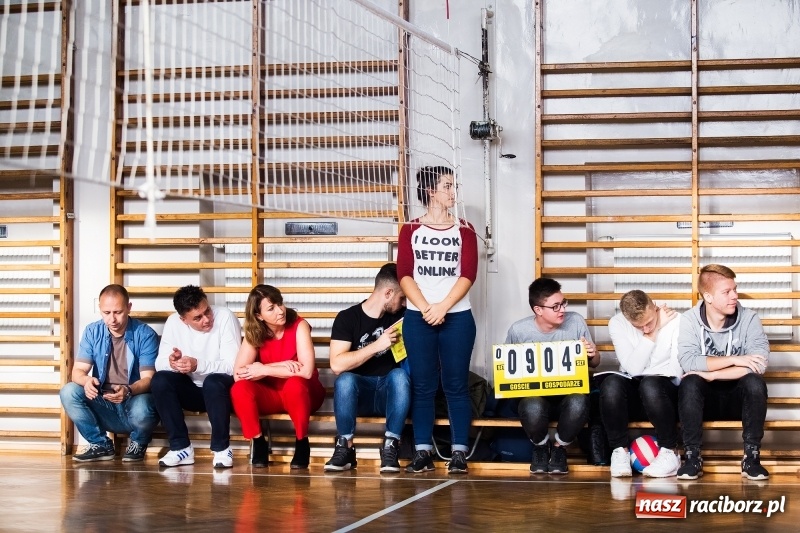 Zdjęcie w galerii na portalu naszraciborz.pl: Turniej dwójek siatkarskich dziewcząt w CKZiU numer 1 wiadomości z regionu