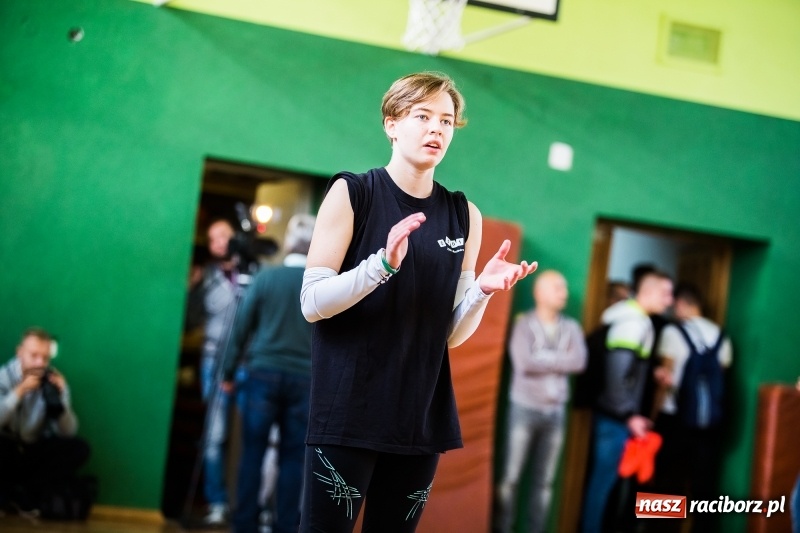 Zdjęcie w galerii na portalu naszraciborz.pl: Turniej dwójek siatkarskich dziewcząt w CKZiU numer 1 wiadomości z regionu