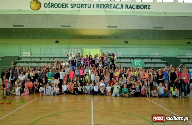 Zdjęcie w galerii na portalu naszraciborz.pl:  Raciborzanie nie zawiedli. Pełna sala na Latino Dance charytatywnie wiadomości z regionu