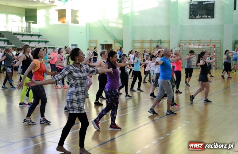 Zdjęcie w galerii na portalu naszraciborz.pl:  Raciborzanie nie zawiedli. Pełna sala na Latino Dance charytatywnie wiadomości z regionu