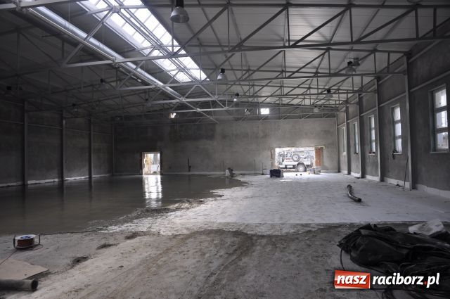 Zdjęcie w galerii na portalu naszraciborz.pl: Targów mury pną się do góry wiadomości z regionu
