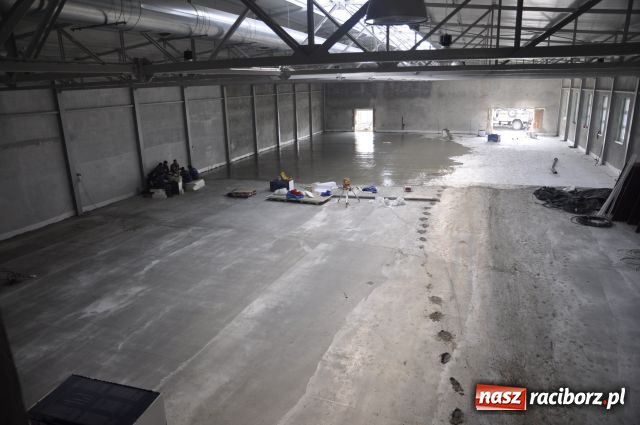 Zdjęcie w galerii na portalu naszraciborz.pl: Targów mury pną się do góry wiadomości z regionu