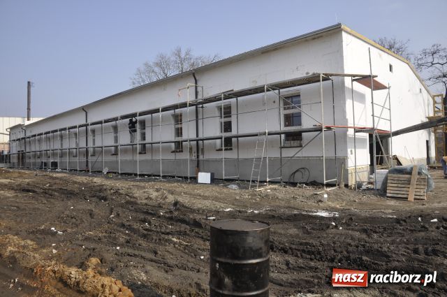 Zdjęcie w galerii na portalu naszraciborz.pl: Targów mury pną się do góry wiadomości z regionu
