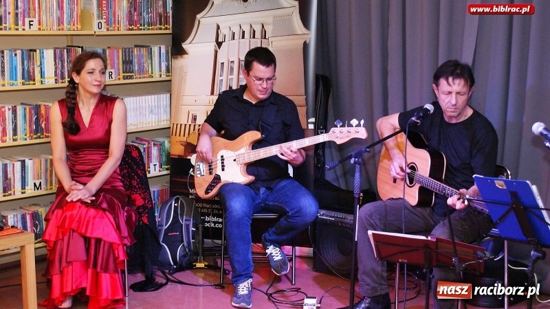 Zdjęcie w galerii na portalu naszraciborz.pl: Koncert Post Scriptum, czyli Miłość Po... w raciborskiej bibliotece wiadomości z regionu