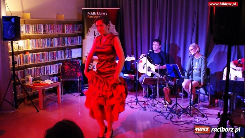 Zdjęcie w galerii na portalu naszraciborz.pl: Koncert Post Scriptum, czyli Miłość Po... w raciborskiej bibliotece wiadomości z regionu