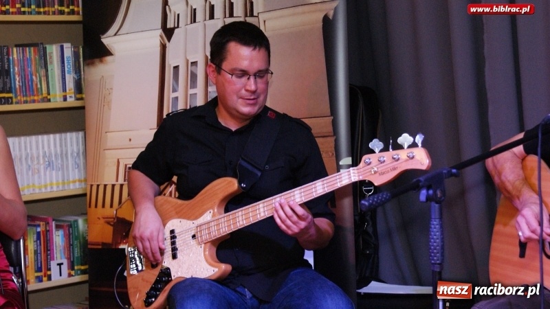 Zdjęcie w galerii na portalu naszraciborz.pl: Koncert Post Scriptum, czyli Miłość Po... w raciborskiej bibliotece wiadomości z regionu