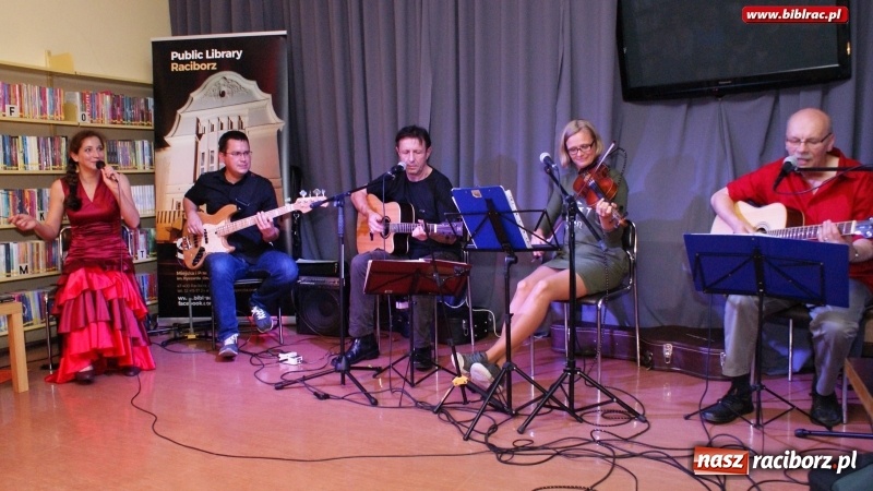 Zdjęcie w galerii na portalu naszraciborz.pl: Koncert Post Scriptum, czyli Miłość Po... w raciborskiej bibliotece wiadomości z regionu