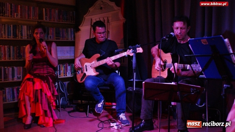 Zdjęcie w galerii na portalu naszraciborz.pl: Koncert Post Scriptum, czyli Miłość Po... w raciborskiej bibliotece wiadomości z regionu