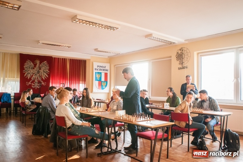 Zdjęcie w galerii na portalu naszraciborz.pl: Wojewódzki półfinał w szachach szkół ponadgimnazjalnych wiadomości z regionu