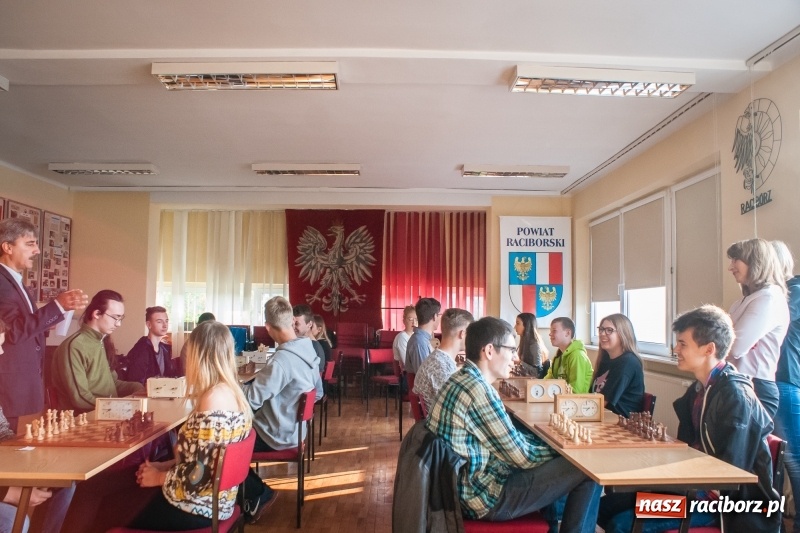Zdjęcie w galerii na portalu naszraciborz.pl: Wojewódzki półfinał w szachach szkół ponadgimnazjalnych wiadomości z regionu