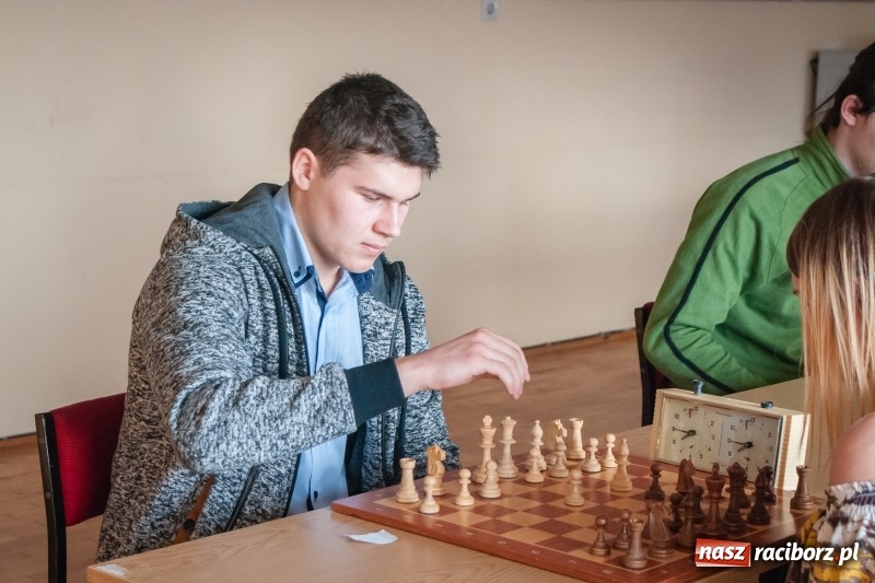 Zdjęcie w galerii na portalu naszraciborz.pl: Wojewódzki półfinał w szachach szkół ponadgimnazjalnych wiadomości z regionu