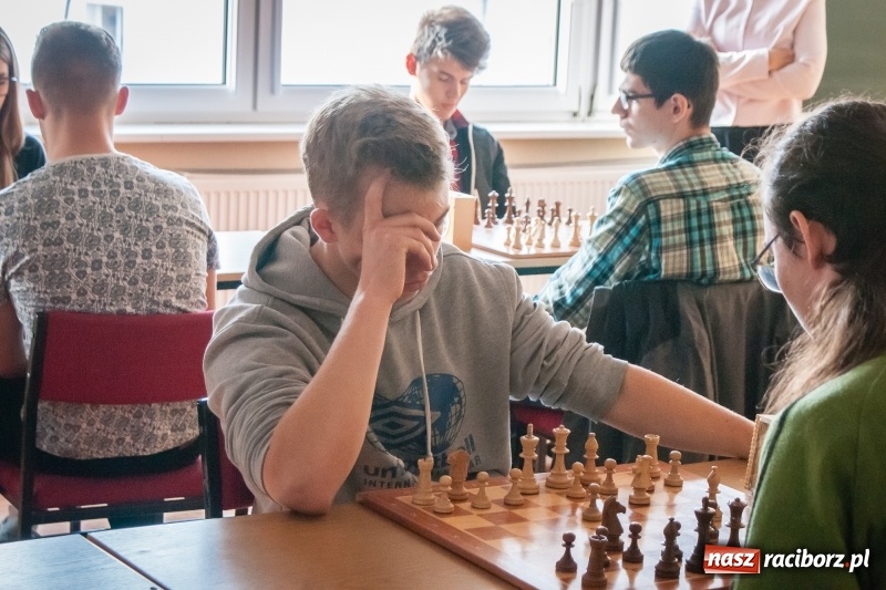 Zdjęcie w galerii na portalu naszraciborz.pl: Wojewódzki półfinał w szachach szkół ponadgimnazjalnych wiadomości z regionu